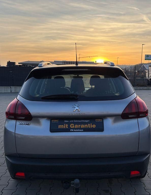 Gebraucht Peugeot 2008 Active 114 PS (83 kW) 2019 Gris artense SUV