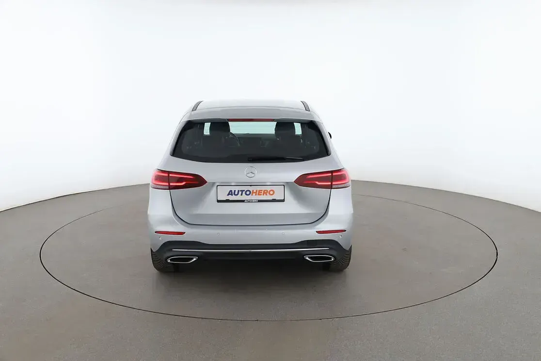Gebraucht Mercedes B200 Progressive 163 PS (119 kW) 2021 Grau Kleinwagen