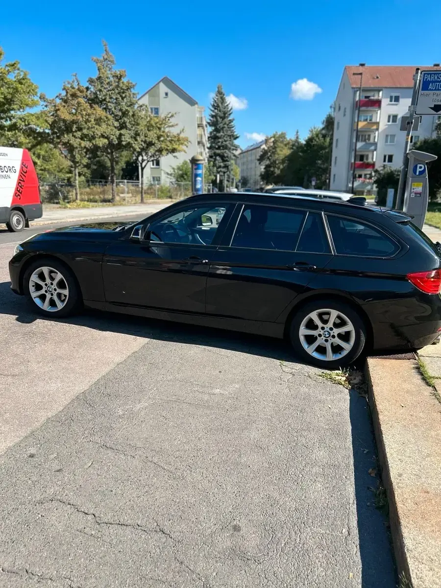 Gebraucht BMW 318 143 PS (105 kW) 2014 Schwarz Kombi