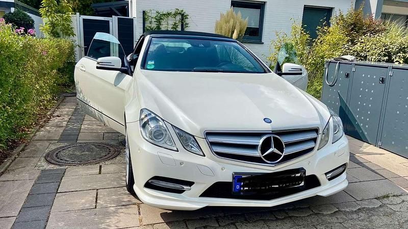 Weiß Gebraucht 2012 Mercedes E350 AMG Cabrio | 16.500 € (Fairer Preis) - Bild 1/4
