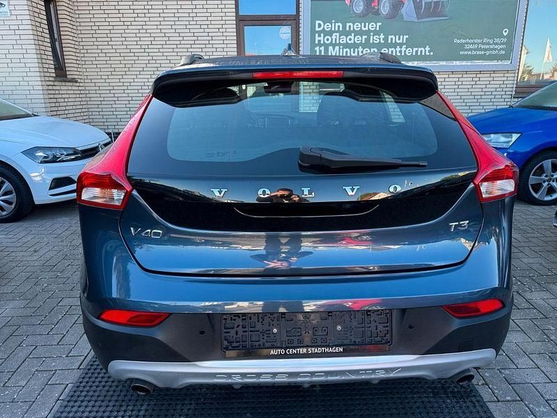 Usata Volvo V40 CC Plus 152 CV (111 kW) 2017 Blu Station wagon