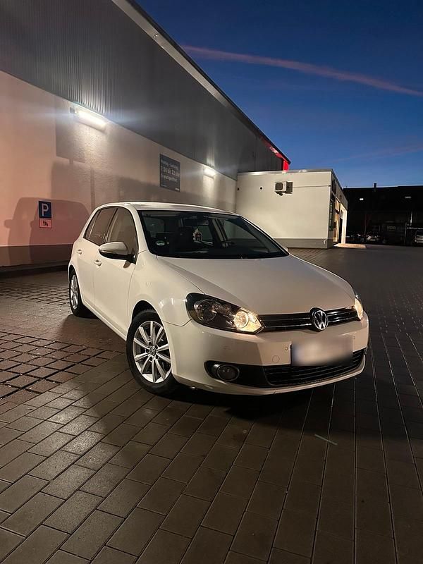Gebraucht VW Golf VI 80 PS (58 kW) 2010 Weiß Kleinwagen