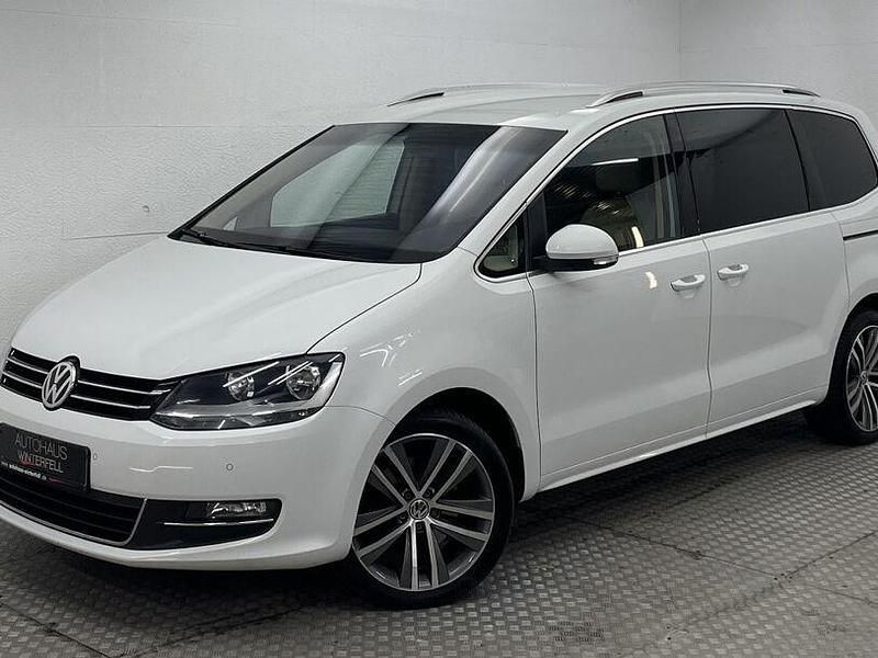 Weiß Gebraucht 2018 VW Sharan Highline Van / Kleinbus | 16.800 € (Fairer Preis) - Bild 1/4