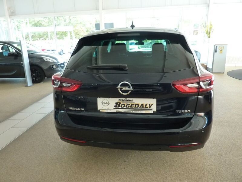 Gebraucht Opel Insignia Dynamic 165 PS (121 kW) 2018 Blau Limousine