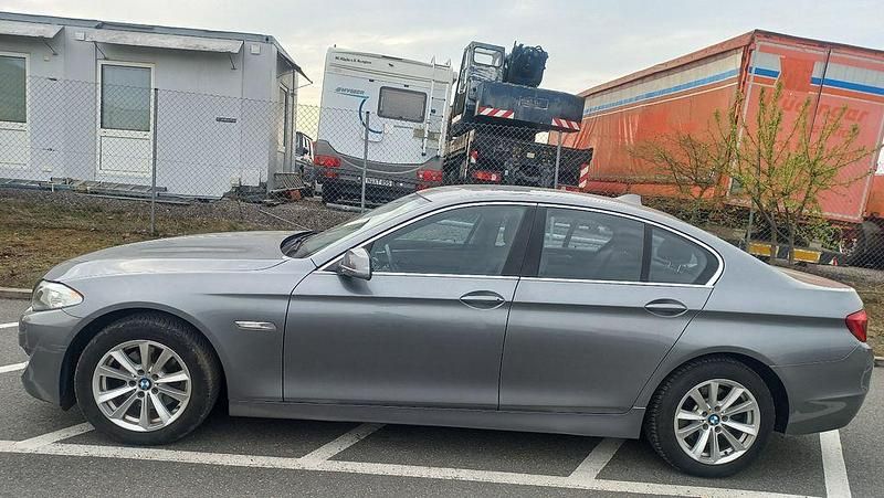 Gebraucht BMW 520 184 PS (135 kW) 2011 Grau Limousine