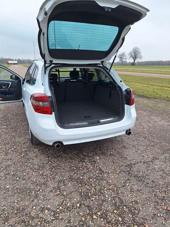 Gebraucht Renault Laguna GrandTour Dynamique 150 PS (110 kW) 2011 Weiß Kombi