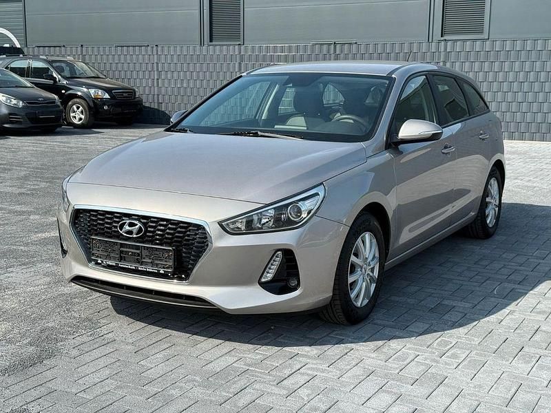 Gebraucht Hyundai i30 Select 101 PS (74 kW) 2018 Weiß Kombi