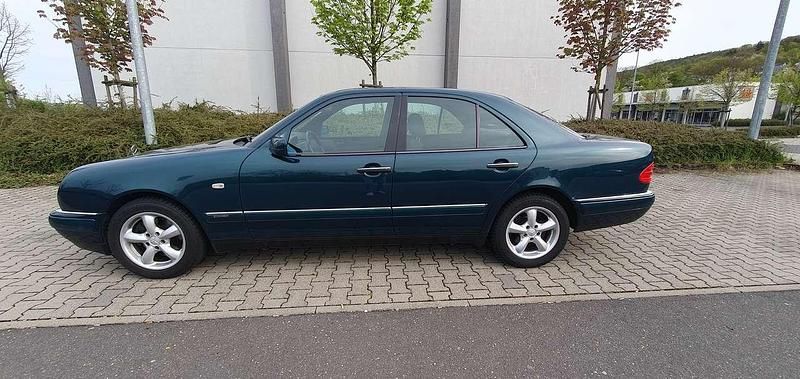 Gebraucht Mercedes 280 Elegance 193 PS (141 kW) 1996 Grün Limousine