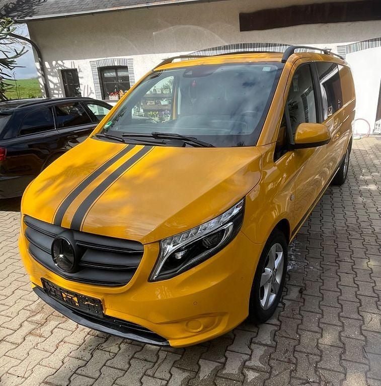Gebraucht Mercedes Vito 237 PS (174 kW) 2022 Gelb Van