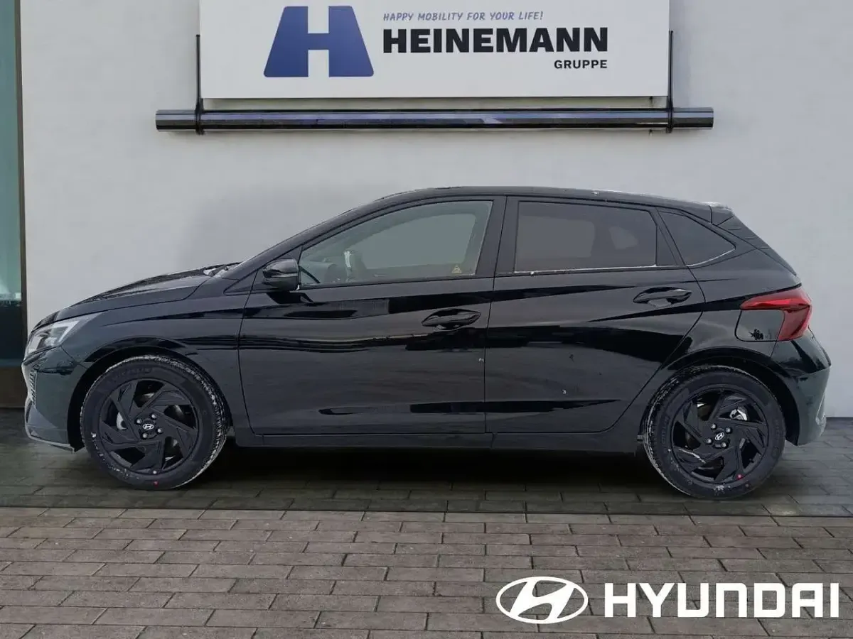 Neu Hyundai i20 Blackline 101 PS (74 kW) 2026 Schwarz Kleinwagen