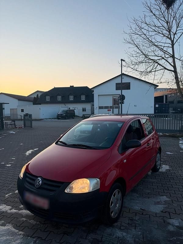 Rot Gebraucht 2008 VW Fox Kleinwagen | 1.650 € (Fairer Preis) - Bild 1/4