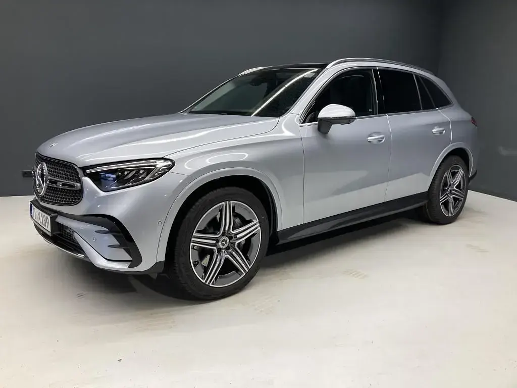 Gebraucht Mercedes GLC220 AMG 197 PS (144 kW) 2024 Silber SUV