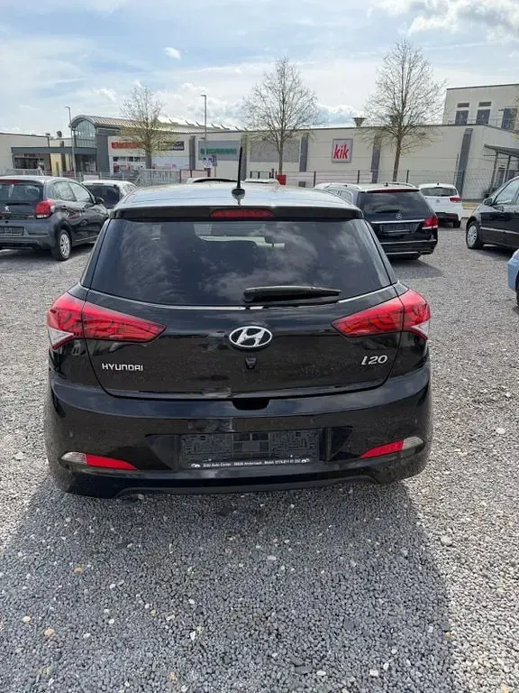 Gebraucht Hyundai i20 YES! 101 PS (74 kW) 2017 Schwarz Limousine