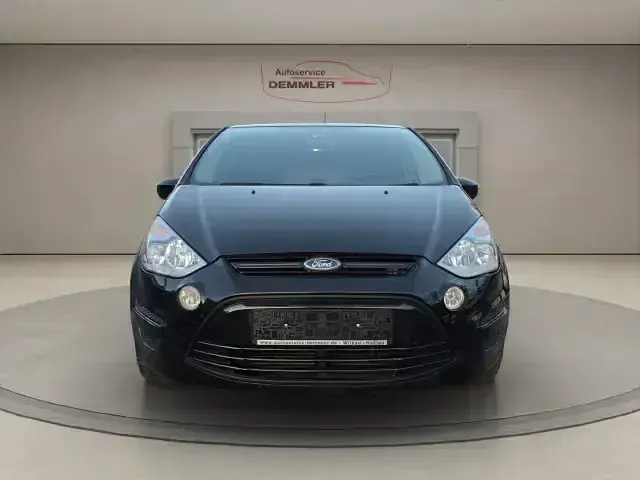 Second-hand Ford S-MAX Trend 140 CP (102 kW) 2013 Negru Monovolum