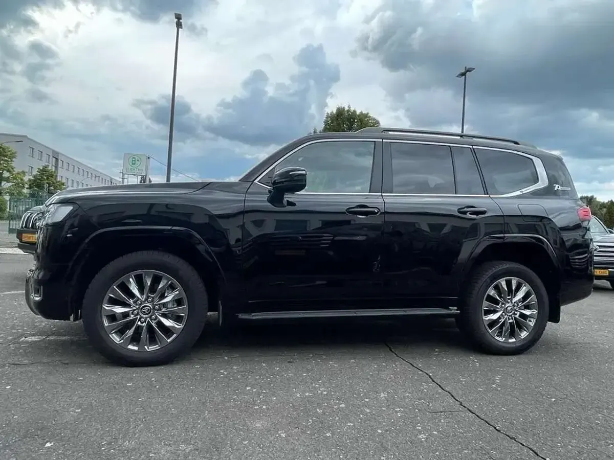 Neu Toyota Land Cruiser 303 PS (222 kW) 2026 Black ravon metallic SUV