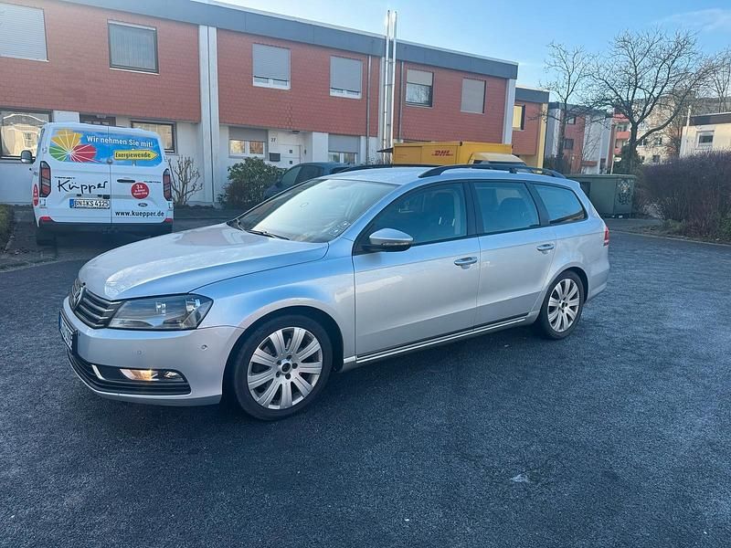 Gebraucht VW Passat 108 PS (79 kW) 2010 Grau Kombi