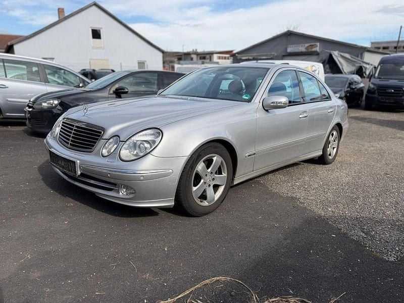 Gebraucht Mercedes E220 Avantgarde 150 PS (110 kW) 2003 Silber Limousine