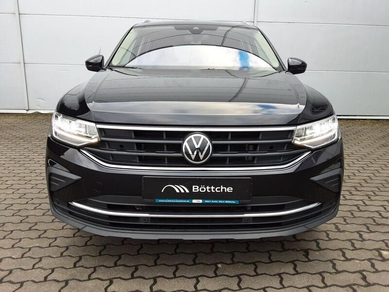 Gebraucht VW Tiguan Active 150 PS (110 kW) 2022 Deep black perleffekt SUV