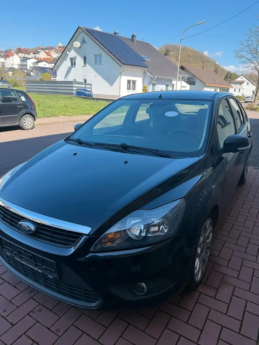 Gebraucht Ford Focus 105 PS (77 kW) 2009 Schwarz Limousine