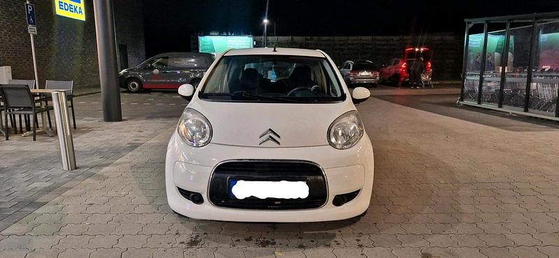 Weiß Gebraucht 2011 Citroën C1 Style Kleinwagen | 2.800 € (Fairer Preis) - Bild 1/4