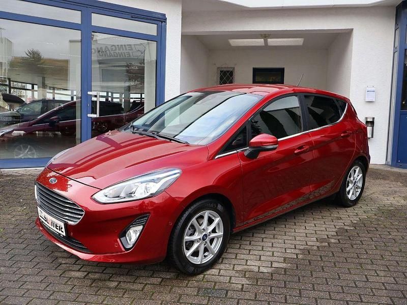Gebraucht Ford Fiesta Titanium 101 PS (74 kW) 2018 Rot Kleinwagen