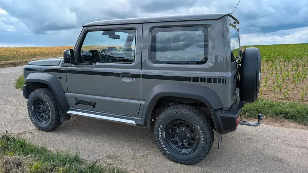 Gebraucht Suzuki Jimny 102 PS (75 kW) 2024 Grau SUV