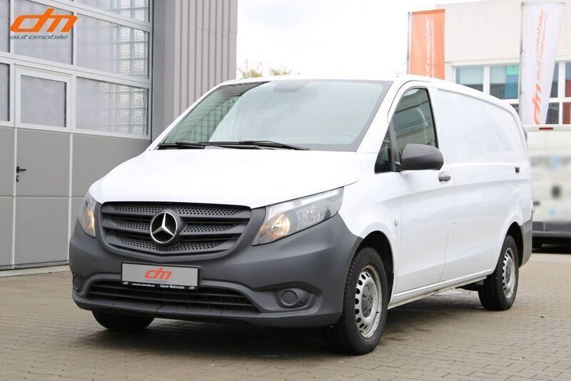 Weiß Gebraucht 2018 Mercedes Vito Van / Kleinbus | 19.899 € (Fairer Preis) - Bild 1/4