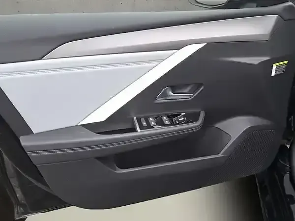 Gebraucht Opel Astra Elegance 150 PS (110 kW) 2022 Karbon schwarz Kleinwagen
