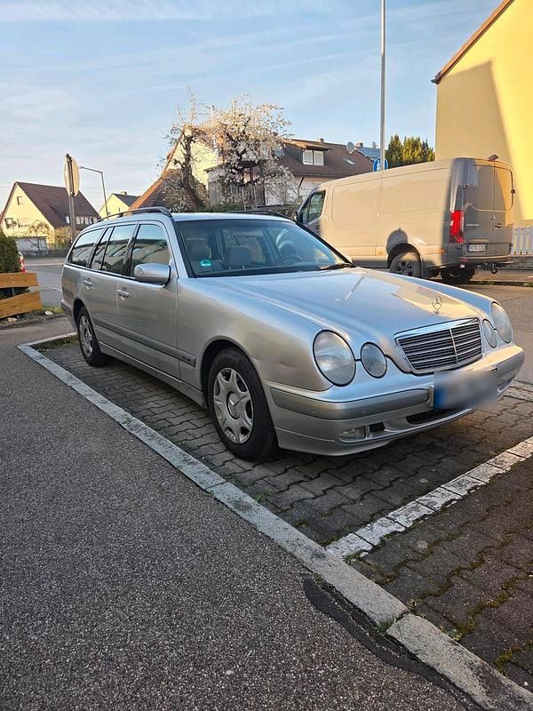 Second-hand Mercedes E200 Classic 163 CP (119 kW) 2002 Argintiu Break