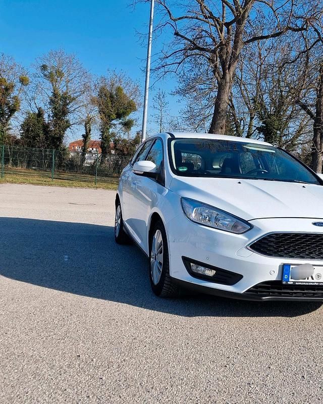 Gebraucht Ford Focus 125 PS (91 kW) 2016 Weiß Kombi