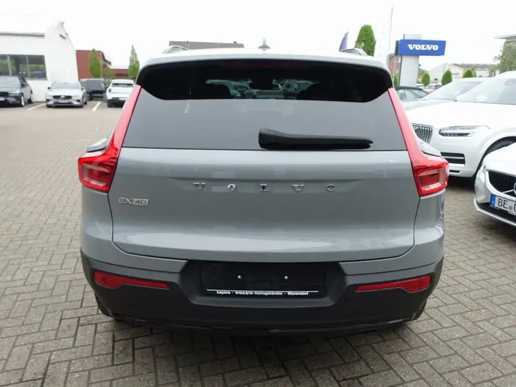 Używany Volvo EX40 Plus 185 kW (252 KM) 2025 Szary SUV