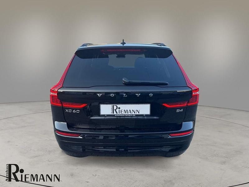 Gebraucht Volvo XC60 Core 197 PS (144 kW) 2022 Schwarz SUV