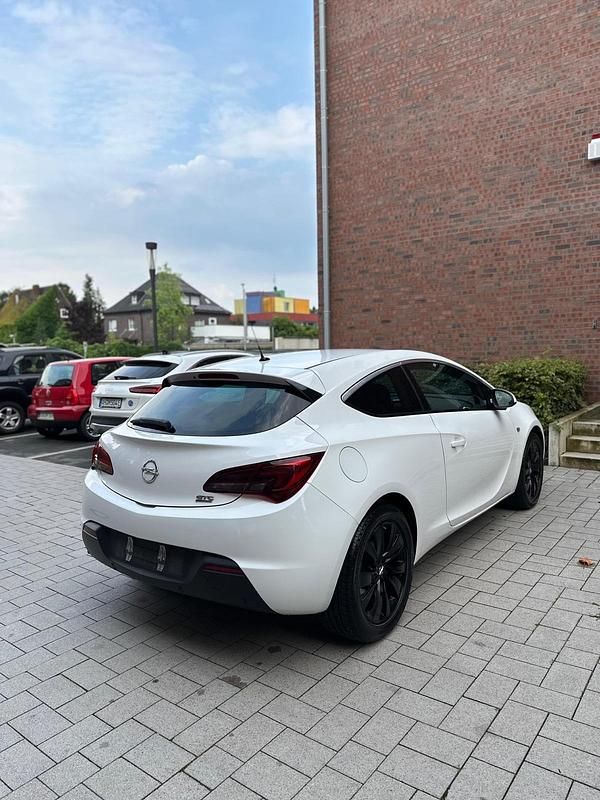 Weiß Gebraucht 2015 Opel Astra GTC Coupé | 5.500 € - Bild 1/4