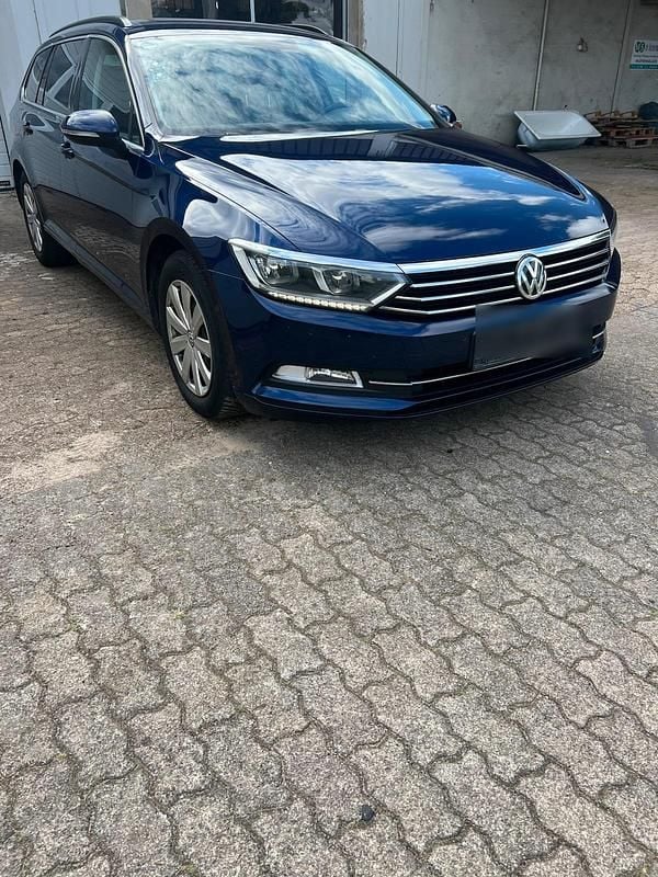 Blau Gebraucht 2018 VW Passat Kombi | 8.650 € (Superpreis) - Bild 1/4