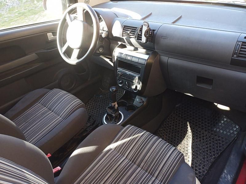 Usata VW Fox 54 CV (39 kW) 2005 Rosso Utilitaria