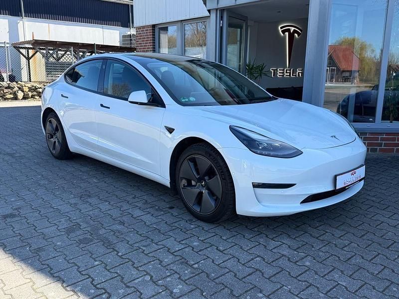 Second-hand Tesla Model 3 366 kW (498 CP) 2021 Alb Berlinǎ