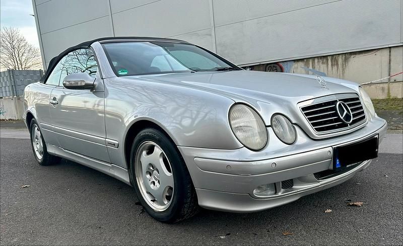 Gebraucht Mercedes CLK320 Elegance 218 PS (160 kW) 2002 Silber Cabrio