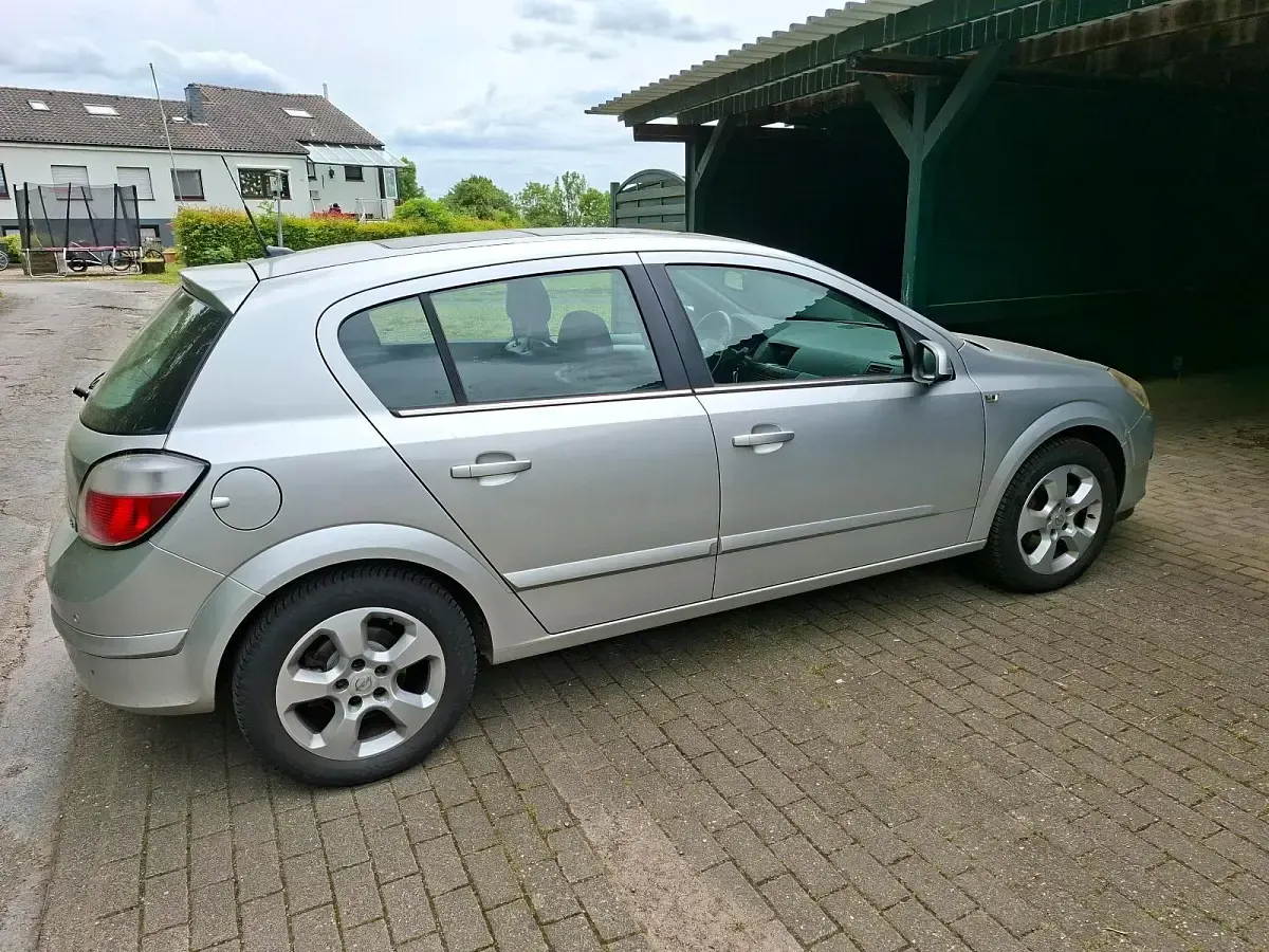 Gebraucht Opel Astra 125 PS (91 kW) 2006 Silber Limousine