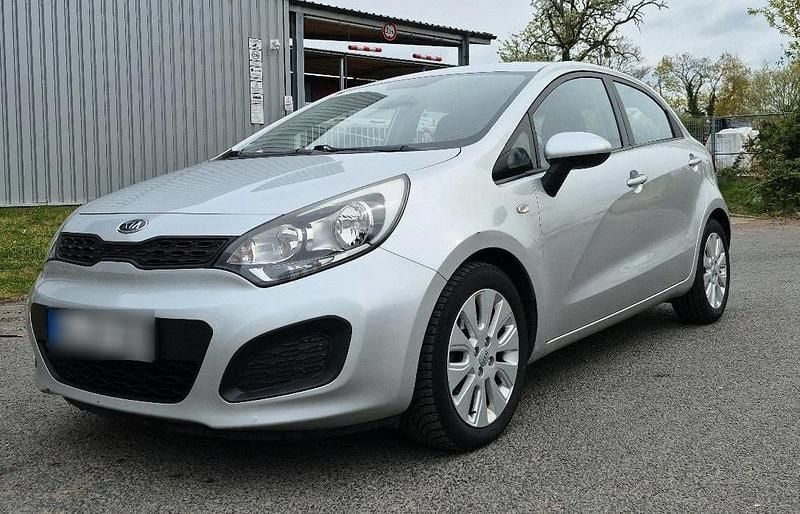 Gebraucht Kia Rio 109 PS (80 kW) 2011 Grau Kleinwagen