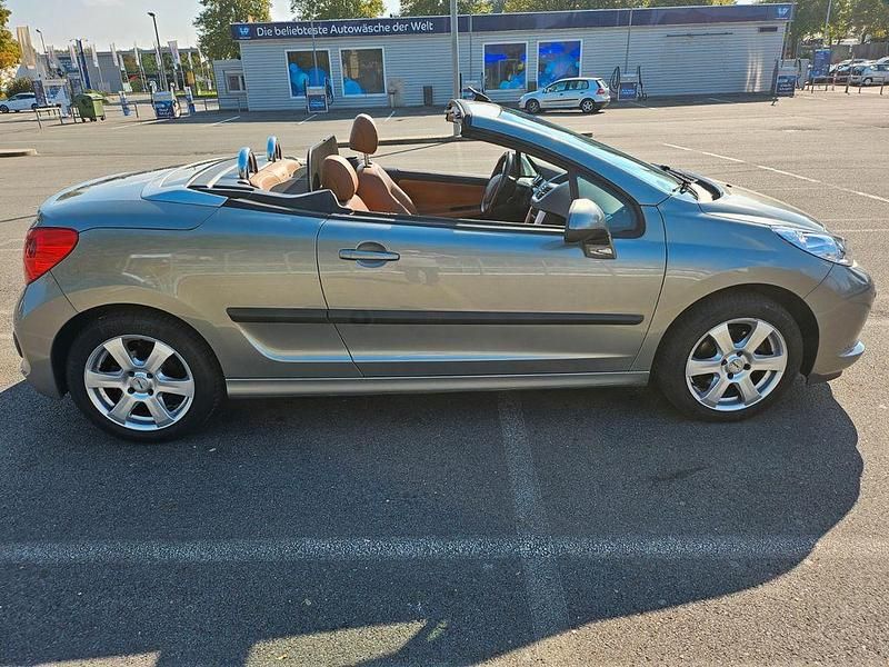 Gebraucht 2007 Peugeot 207 CC Platinum Cabrio | 5.990 € (Teuer) - Bild 1/4