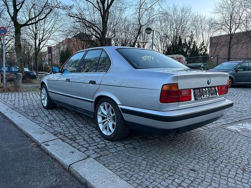 Second-hand BMW 520 150 CP (110 kW) 1993 Argintiu Berlinǎ