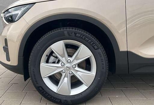 Neu Volvo XC40 Core 163 PS (119 kW) 2025 Braun SUV