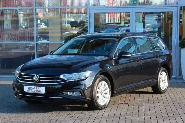 Gebraucht VW Passat S 150 PS (110 kW) 2022 Deep black perleffekt (metallic) Kombi