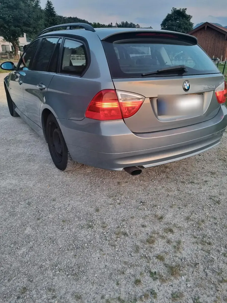 Gebraucht BMW 320 163 PS (119 kW) 2005 Blau Kombi