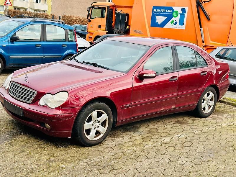 Gebraucht Mercedes C200 116 PS (85 kW) 2001 Rot Limousine