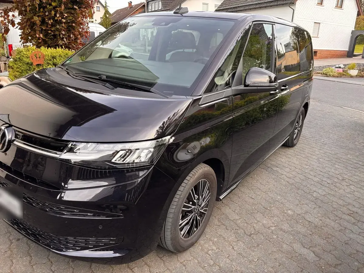 Gebraucht VW Multivan 150 PS (110 kW) 2024 Schwarz Van / Kleinbus