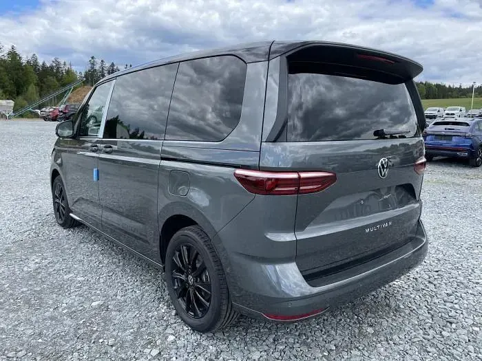 Neu VW Multivan Life 150 PS (110 kW) 2025 Grau, indiumgrau metallic (x3) Van / Kleinbus