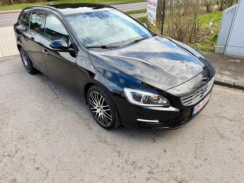 Gebraucht Volvo V60 152 PS (111 kW) 2017 Schwarz Kombi