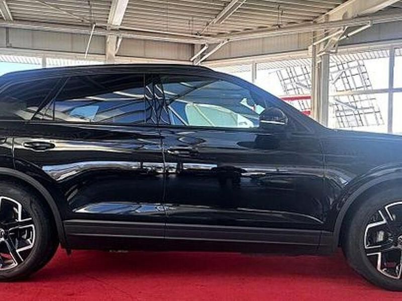 Gebraucht VW Touareg 231 PS (169 kW) 2024 Grenadillschwarz metallic SUV