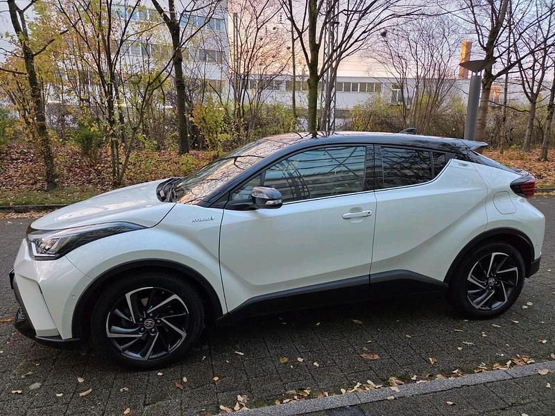 Weiß Gebraucht 2020 Toyota C-HR+ Style SUV | 22.990 € (Fairer Preis) - Bild 1/4